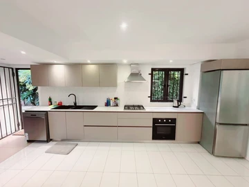 6 Bedroom Villa