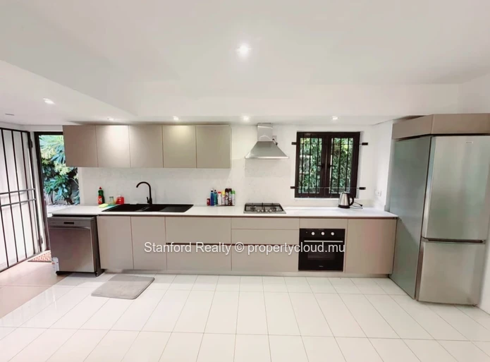 Villa for Rent - 6 Bedrooms, Bain Boeuf, North