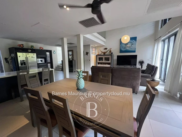RIVIERE NOIRE - Elegant duplex on the marina - 3 bedrooms