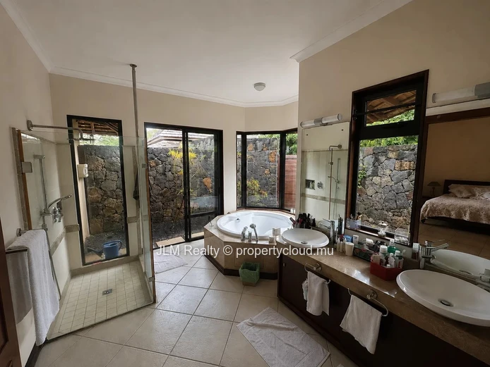 À louer : Villa de prestige 4 chambres avec piscine sur grand terrain, Tamarina, Île Maurice