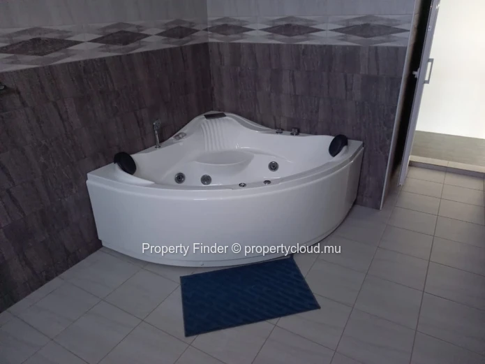 Modern 5 bedrooms house for sale