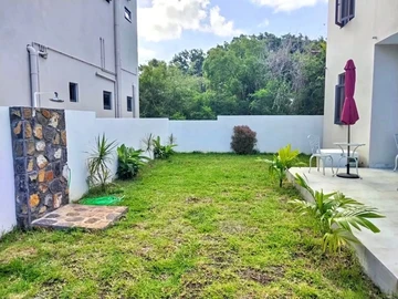 Contemporary Villa with Pool, 4 En-Suite Bedrooms and Terraces 