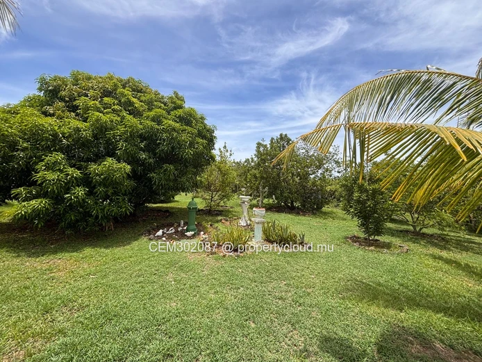 Terrain de premier choix de 35 perches à Melville, Grand Gaube – investissement clé en main