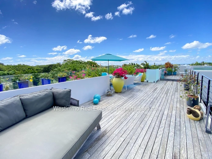 Exceptional 450 m² Riad-style architect-designed villa with swimming pool and sea view