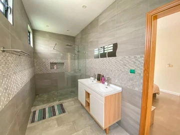 5 Bedroom Villa