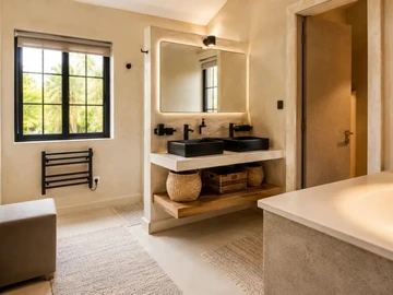 6 Bedroom House