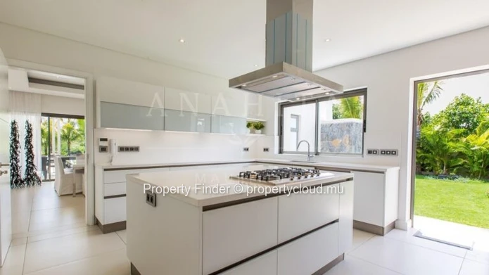 Villa Exclusive de 4 Chambres avec une Vue Imprenable sur le Golf