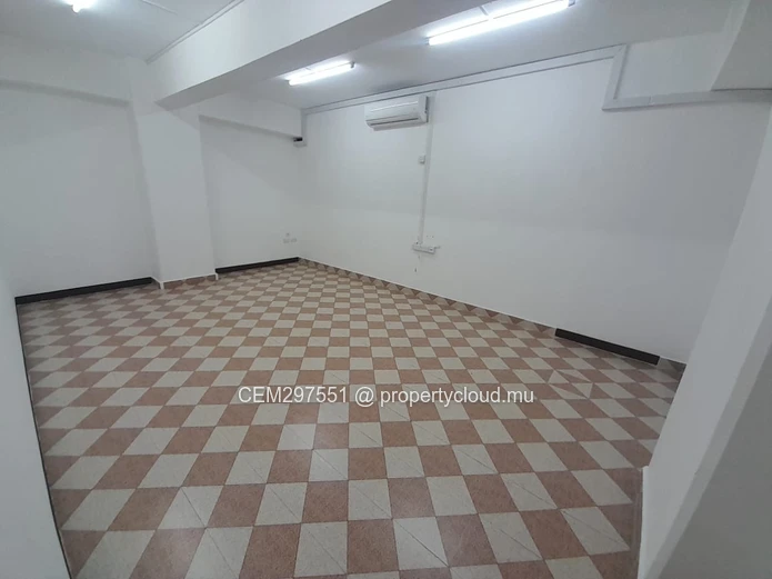Bureau spacieux meublé à louer à Port Louis