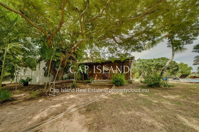 Maison coloniale sur un terrain de 3400m2 proche plage