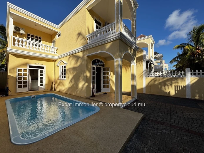 Duplex with swimming pool in a secure residential complex – Péreybère