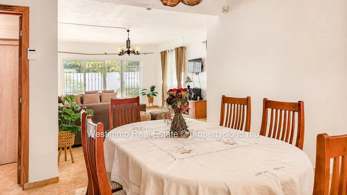 3-bedroom house for rent in La Preneuse with a garden, close to everything