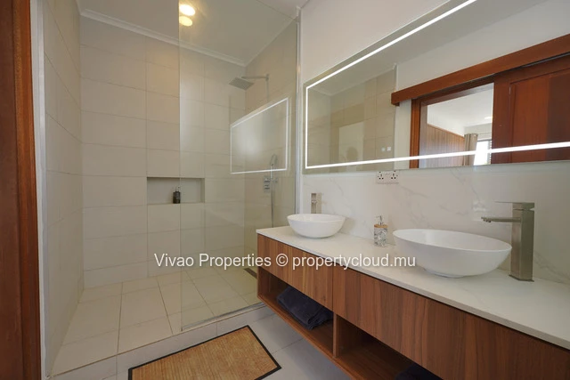 Superbe appartement de 3 chambres à Pointe aux Canonniers avec piscine commune et prestations haut de gamme – 650 000 €
