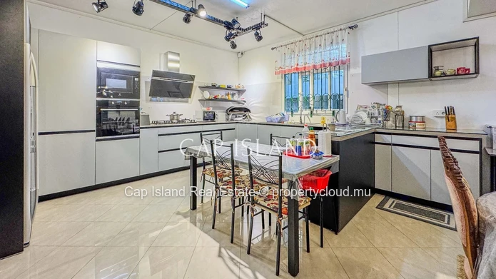 Exceptional property for sale in Curepipe - Large house with outbuilding and panoramic views