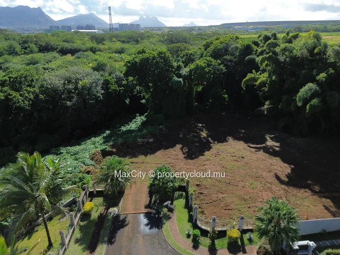 Riverside Plot for Sale – Emerald Park, Trianon