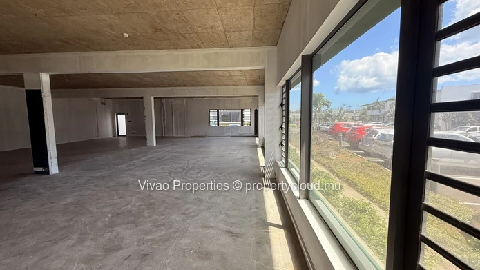 245m² Showroom & Office Commercial Space for Rent in Calebasses – Rs 170,000/month