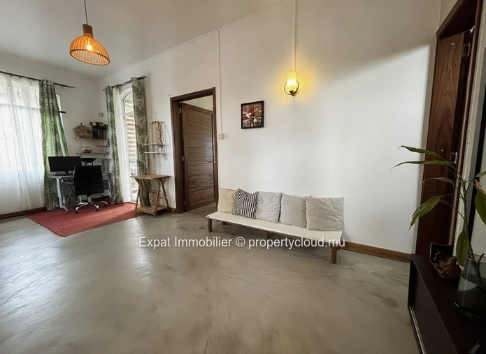 Villa 3 Chambres Avec Piscine, Garage Et Beaux Volumes – Péreybère