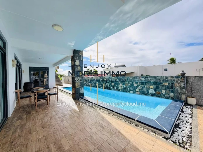 Modern 3-Bedroom Villa with Pool – For Rent in Grand Bay
