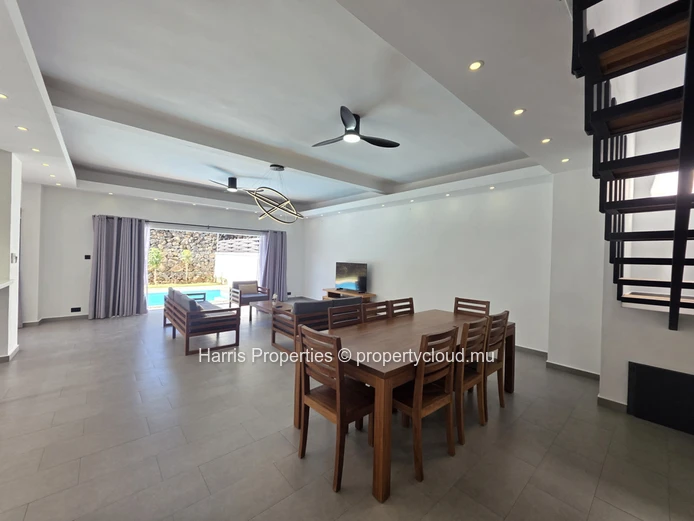 Magnifique villa en duplex meublée à louer au cœur de Grand Baie