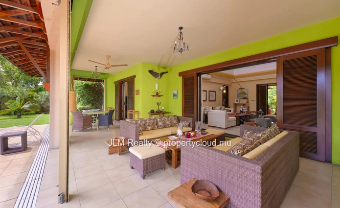 À Vendre – Somptueuse Villa dans un Domaine Golfique Sécurisé à Tamarin, Île Maurice