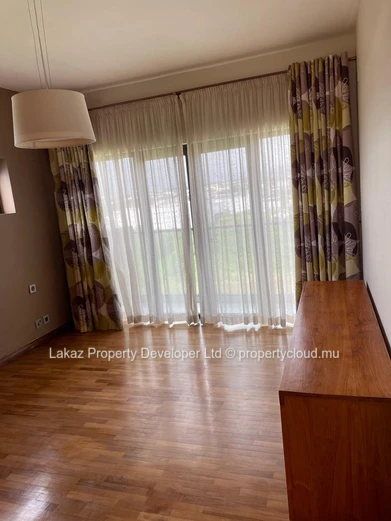 Great Deal in Sodnac: 3-Bedroom Apartment + Double Garage