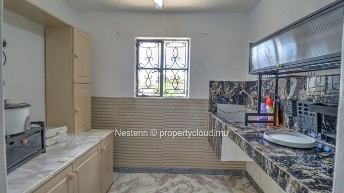 Spacious 4-Bedroom House for Sale in Phoenix – Great Family Opportunity!