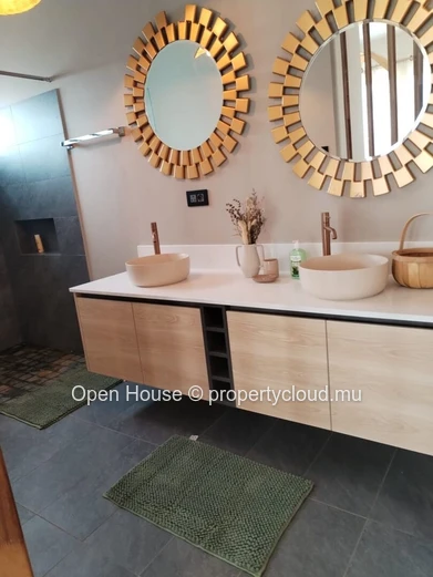 Villa 4 chambres avec piscine privée à vendre à Flic en Flac