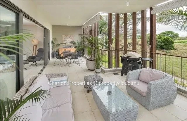 Appartement de 2 chambres en suite avec terrasse et vue dégagée sur le golf