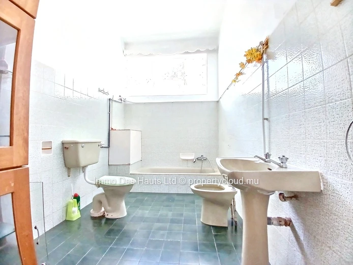 8 Bedroom House unfurnished for sale Curepipe 