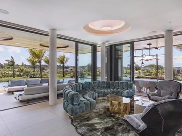 5 Bedroom Villa