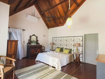 5 Bedroom Villa