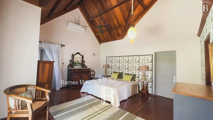 POINTE AUX CANONNIERS - Extraordinary Villa with 5 Bedrooms