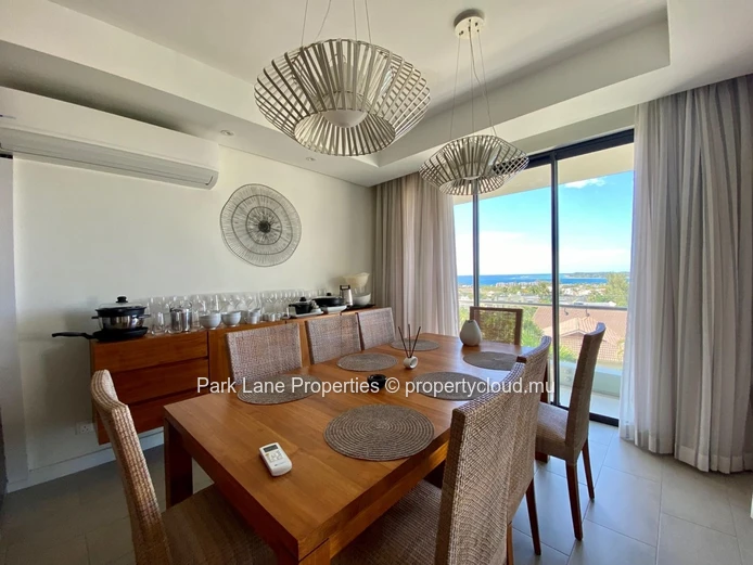 Contemporary living with sea view