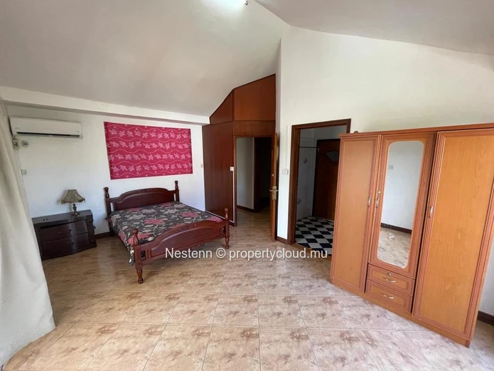 Spacious 6-bedroom house with private pool and underground garage