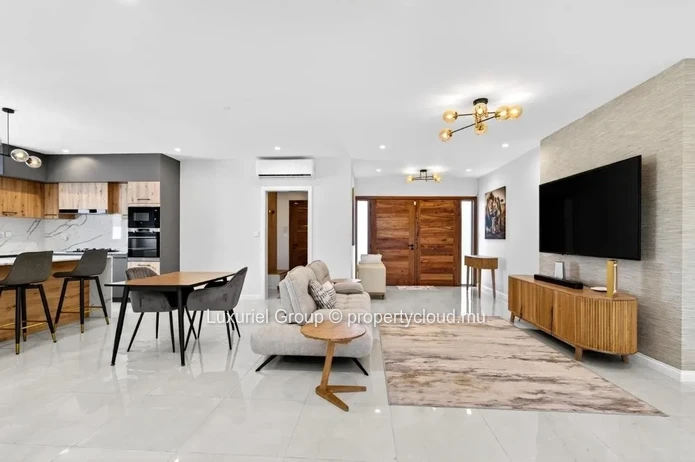 Villa De Prestige À Vendre – Péreybère