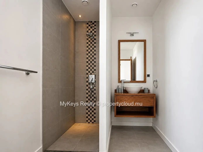 Exceptional 5-Bedroom Villa for Rent - Tamarin