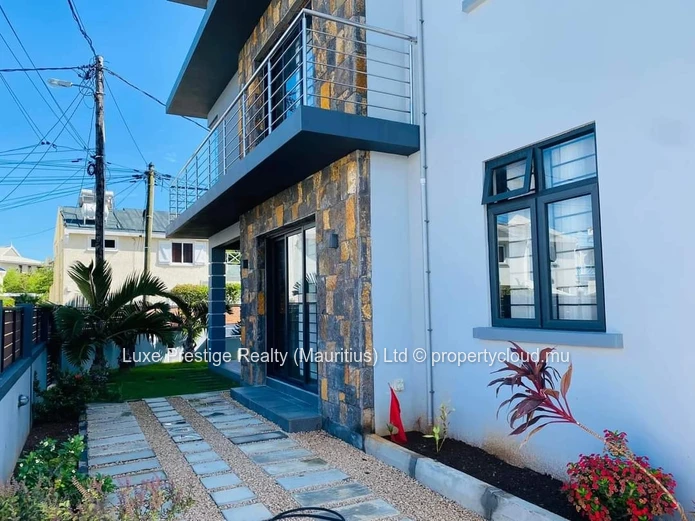 3-Bedroom First Floor Apartment for Rent in Bain Boeuf | Master Ensuite | Rs 40,000 per Month
