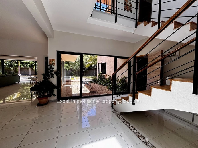 Stunning 6-Bedroom Villa With Private Pool & Secluded Garden – Bain Bœuf