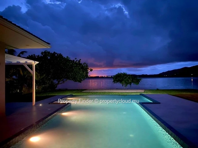 Sumptuous villa for sale in Vieux Grand Port