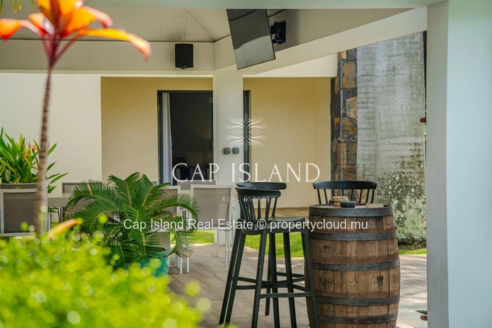 Tropical luxury in a 5-bedroom villa
