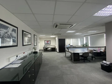 Office Space with Great Potential: Invest Now !