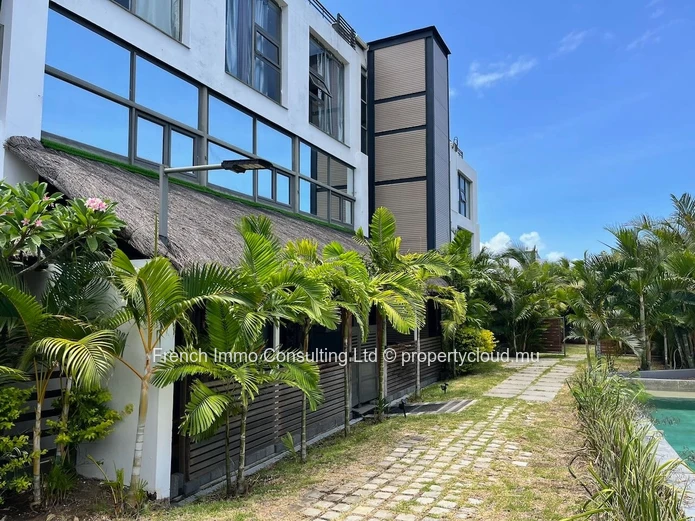 Penthouse de 3 chambres avec roof top privatif, accessible aux etrangers a Bain Boeuf