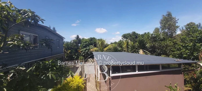 MOKA – Terrain agricole avec maison conteneur – 3 160 m²