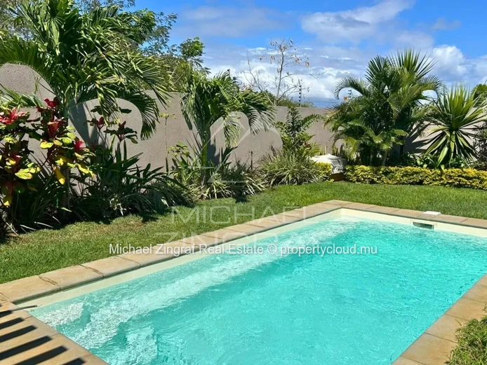 3-Bedroom Villa with Private Pool in Secure Estate – Pereybere