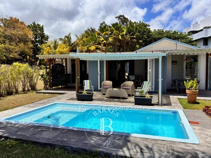 RIAMBEL- Propriété pieds dans l'eau - 3 Villas