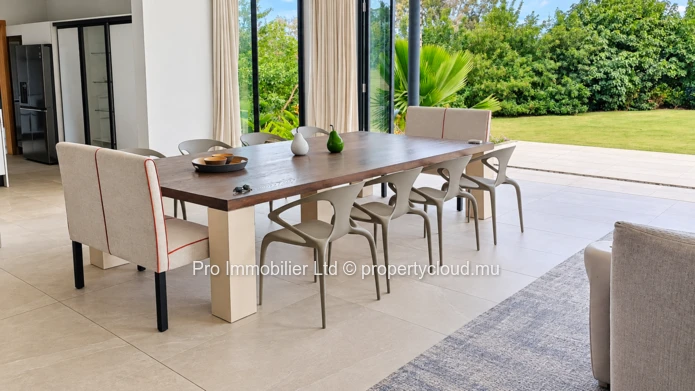 Magnifique et exclusive villa neuve à vendre dans le réputé Anahita Golf Resort, Beau Champ.