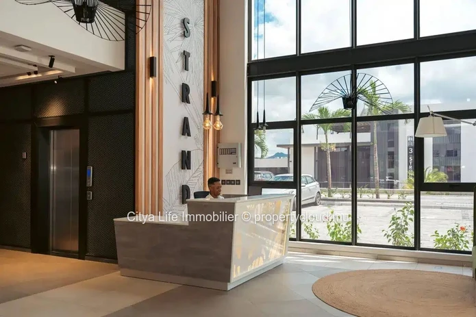 Bureau non meublé de 136 m² à louer – The Strand, Beau Plan