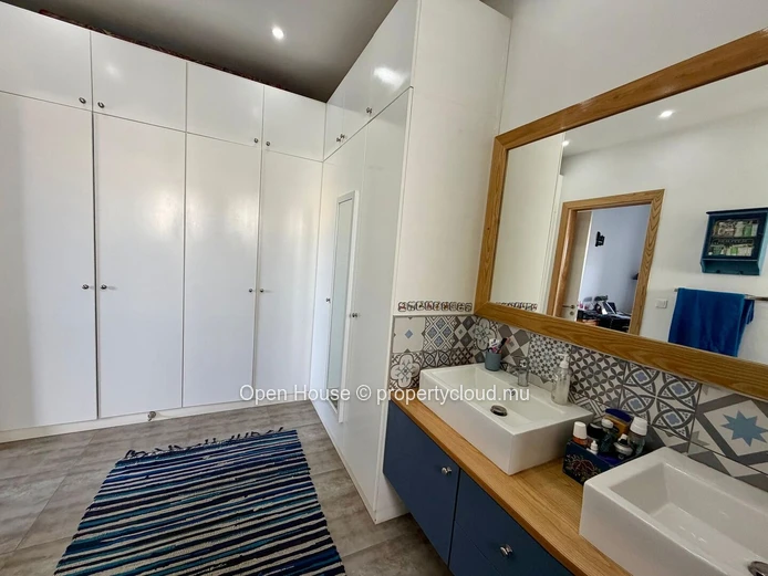3-Bedroom G+2 Apartment for Sale in Pereybere