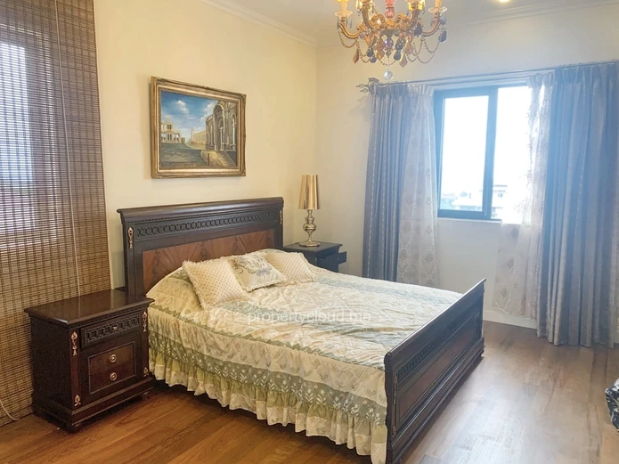Floréal à vendre magnifique et récent appartement 3 chambres situé dans une luxueuse résidence sécurisée avec ascense...