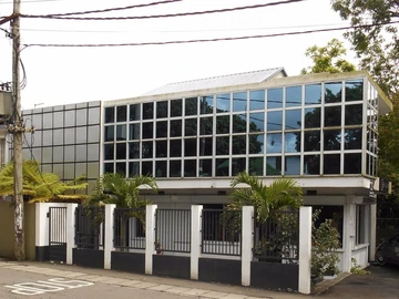 For sale - Commercial building of 300 m2 on a plot of land of 83 toises located in Vacoas.