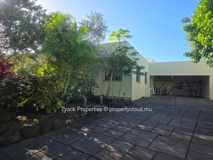 3-Bedroom PDS Villa with Private Pool and Office in Mauritius